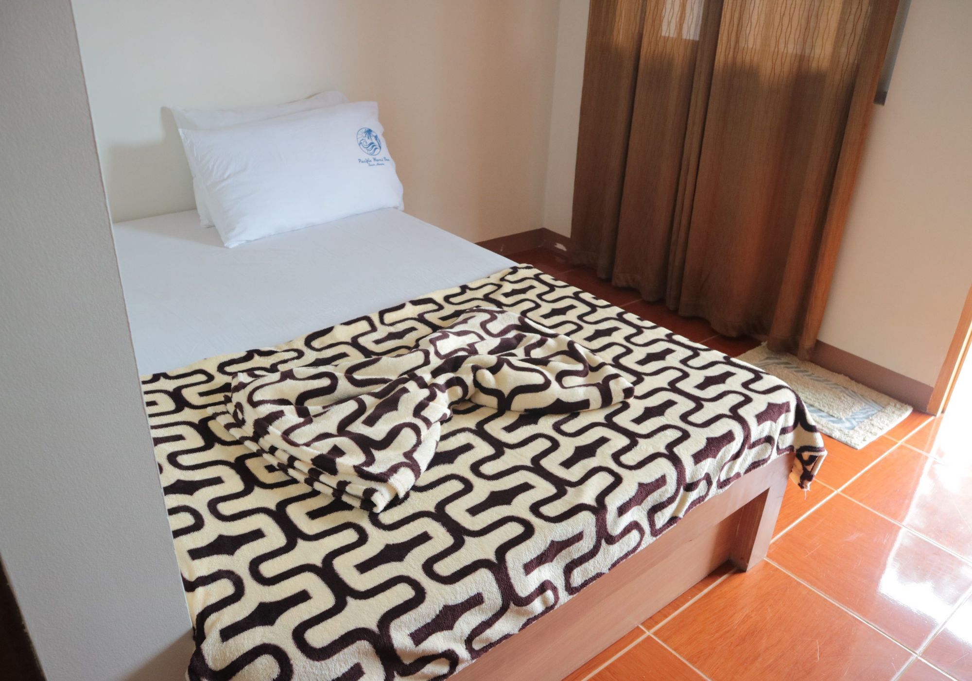Pacific Waves Inn Baler Exteriér fotografie